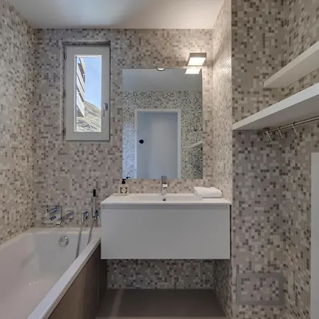 Familial Au Pied Des Pistes Avec Balcon Et Services Inclus A Val Claret - Fr-1-641-12 * Tignes